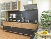 Madera y acero inoxidable en la cocina